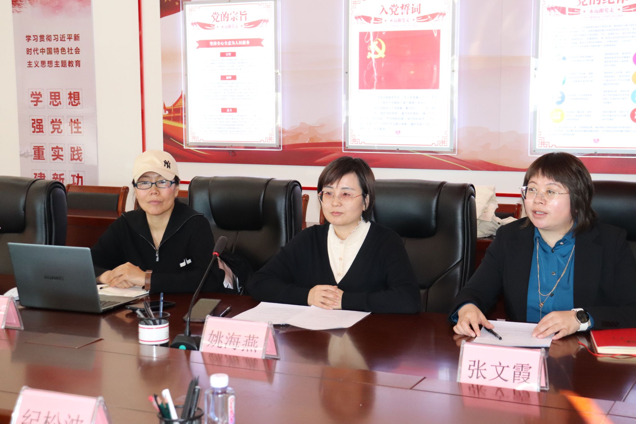 20241206电信专业召开拟聘银龄教师座谈会 (4).JPG